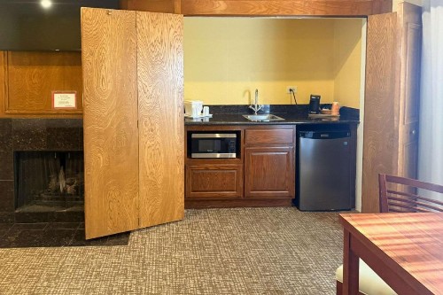Comfort Inn Monterey Peninsula Airport - image 28
