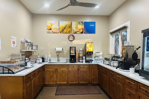 Comfort Inn Monterey Peninsula Airport - image 29