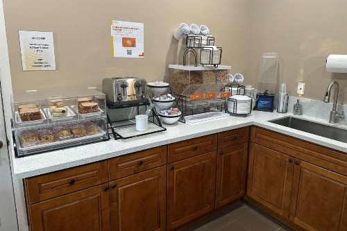 Comfort Inn Monterey Peninsula Airport - image 30