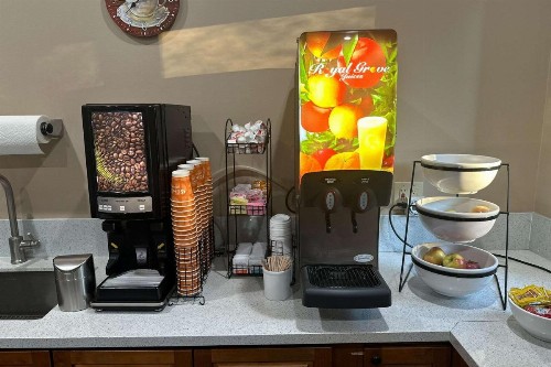 Comfort Inn Monterey Peninsula Airport - image 31