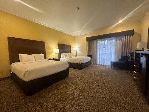 Comfort Inn Monterey Peninsula Airport - image 4