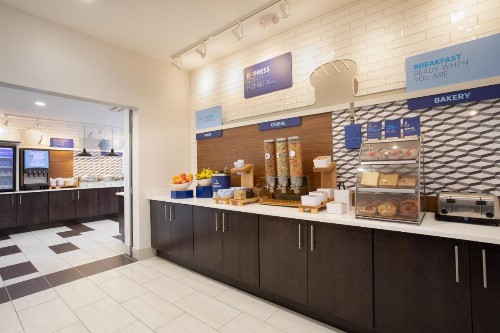 Holiday Inn Express Monterey - Cannery Row an IHG Hotel - image 15