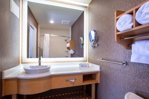 Holiday Inn Express Monterey - Cannery Row an IHG Hotel - image 2
