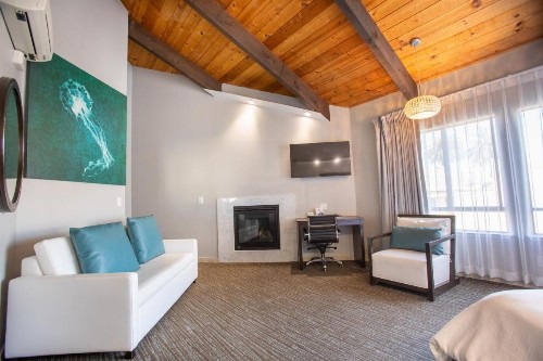 Munras Inn - image 45