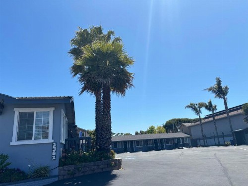 The Monterey Fireplace Inn - image 15