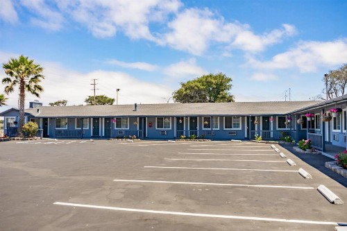 The Monterey Fireplace Inn - image 20