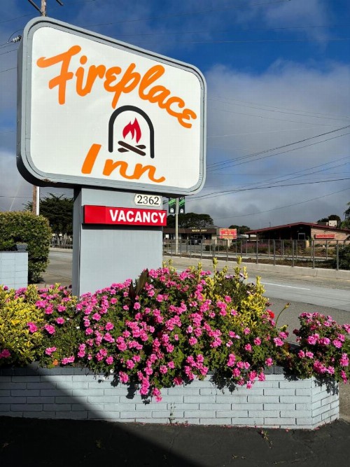 The Monterey Fireplace Inn - image 37
