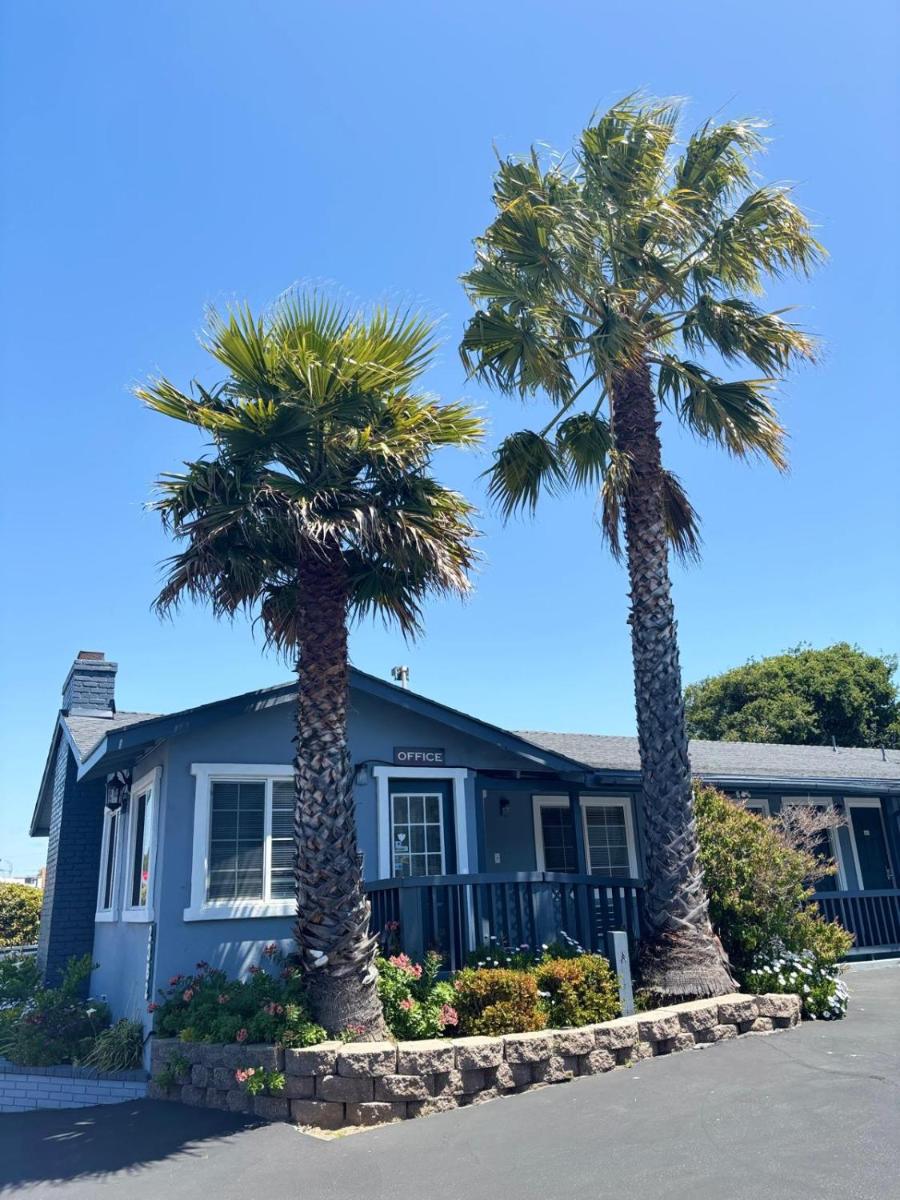 The Monterey Fireplace Inn - image 5