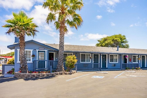 The Monterey Fireplace Inn - image 8