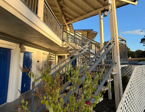 Inn By the Bay Monterey - image 22