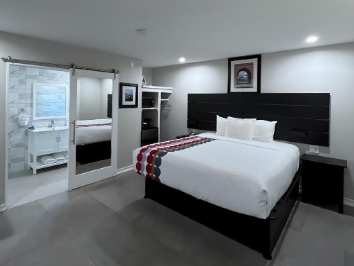Inn By the Bay Monterey - image 6