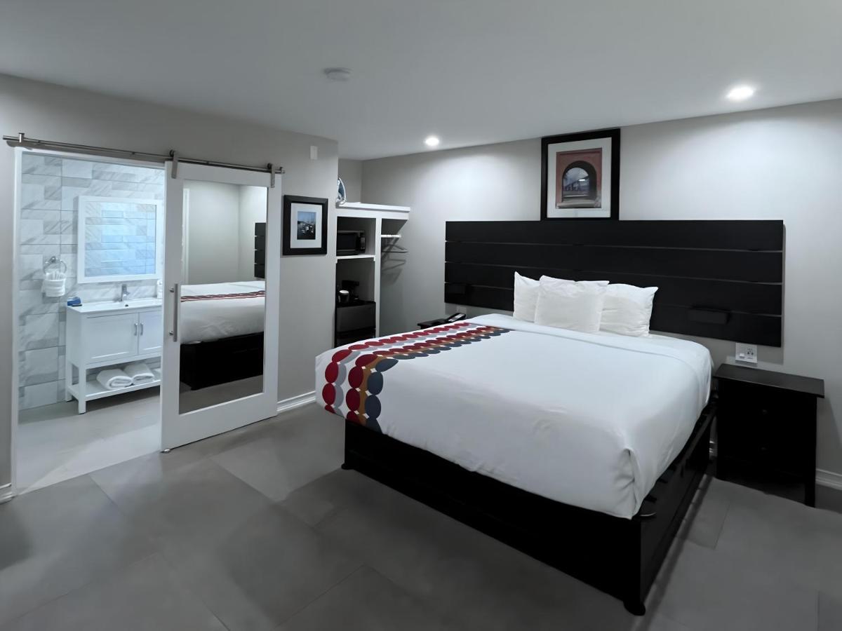 Inn By the Bay Monterey - image 6