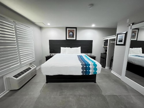 Inn By the Bay Monterey - image 8