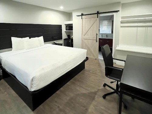 Inn By the Bay Monterey - image 9