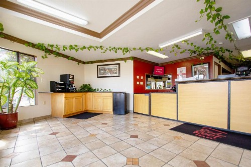 Red Roof Inn & Suites Monterey - image 11