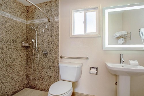 Red Roof Inn & Suites Monterey - image 12