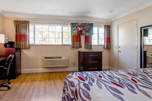 Red Roof Inn & Suites Monterey - image 14