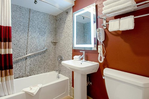 Red Roof Inn & Suites Monterey - image 15