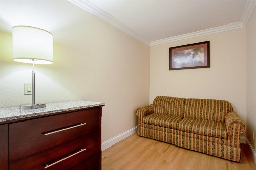 Red Roof Inn & Suites Monterey - image 18