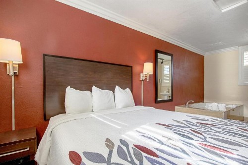 Red Roof Inn & Suites Monterey - image 2