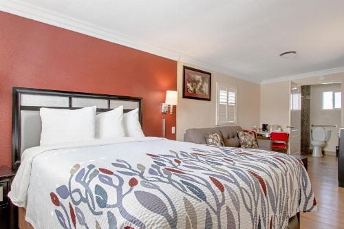 Red Roof Inn & Suites Monterey - image 32