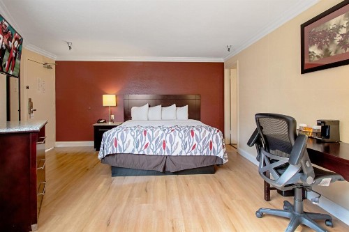 Red Roof Inn & Suites Monterey - image 33