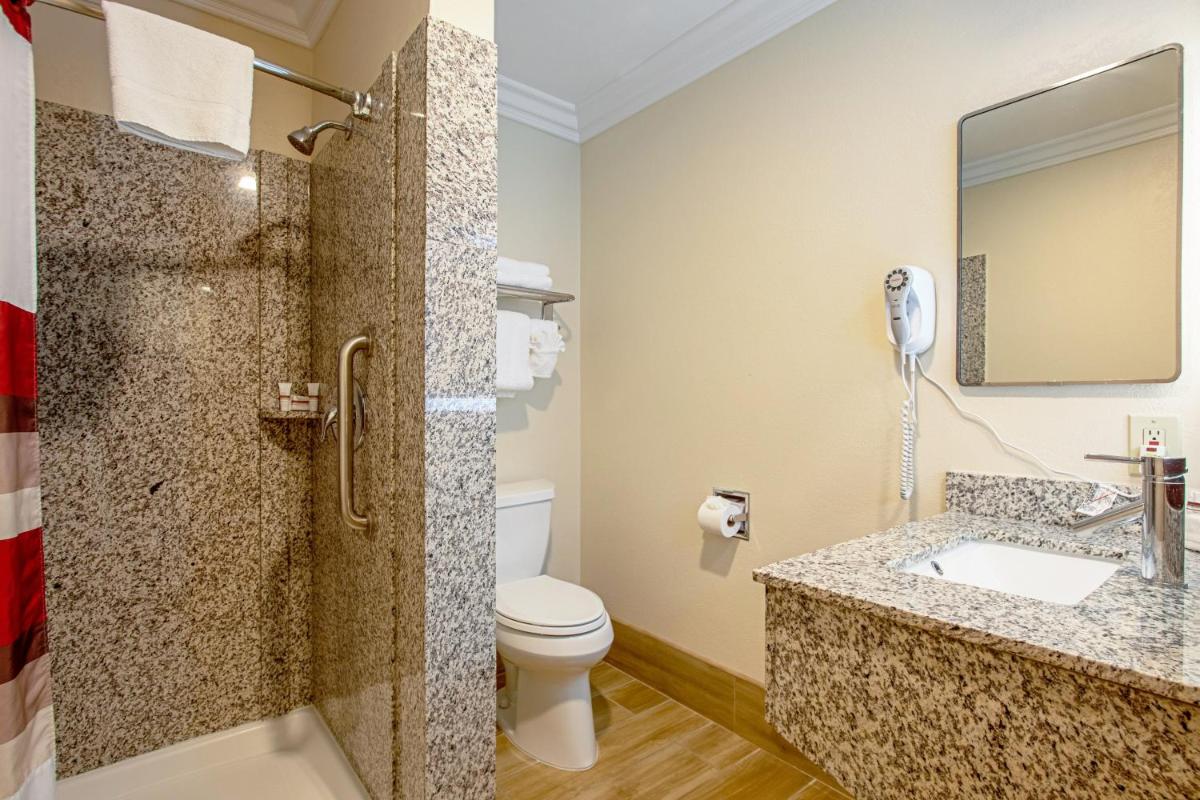 Red Roof Inn & Suites Monterey - image 4