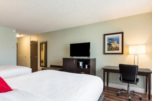 Red Lion Hotel Monterey - image 32