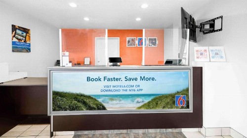 Motel 6-Monterey CA - image 11
