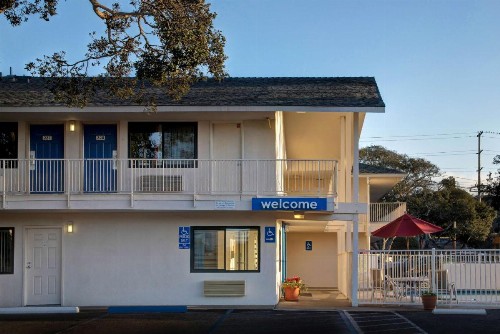 Motel 6-Monterey CA - image 20
