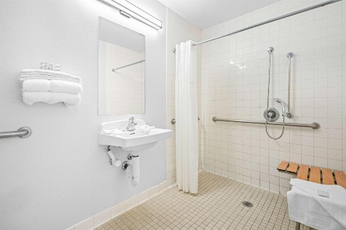 Motel 6-Monterey CA - image 4
