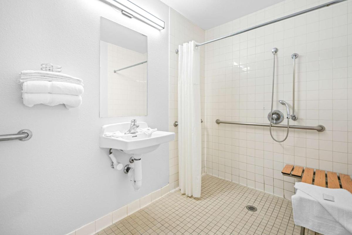 Motel 6-Monterey CA - image 4