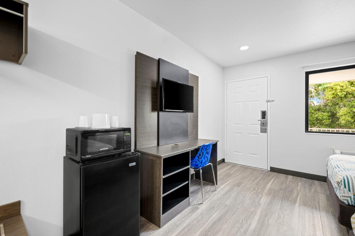 Motel 6-Monterey CA - image 5