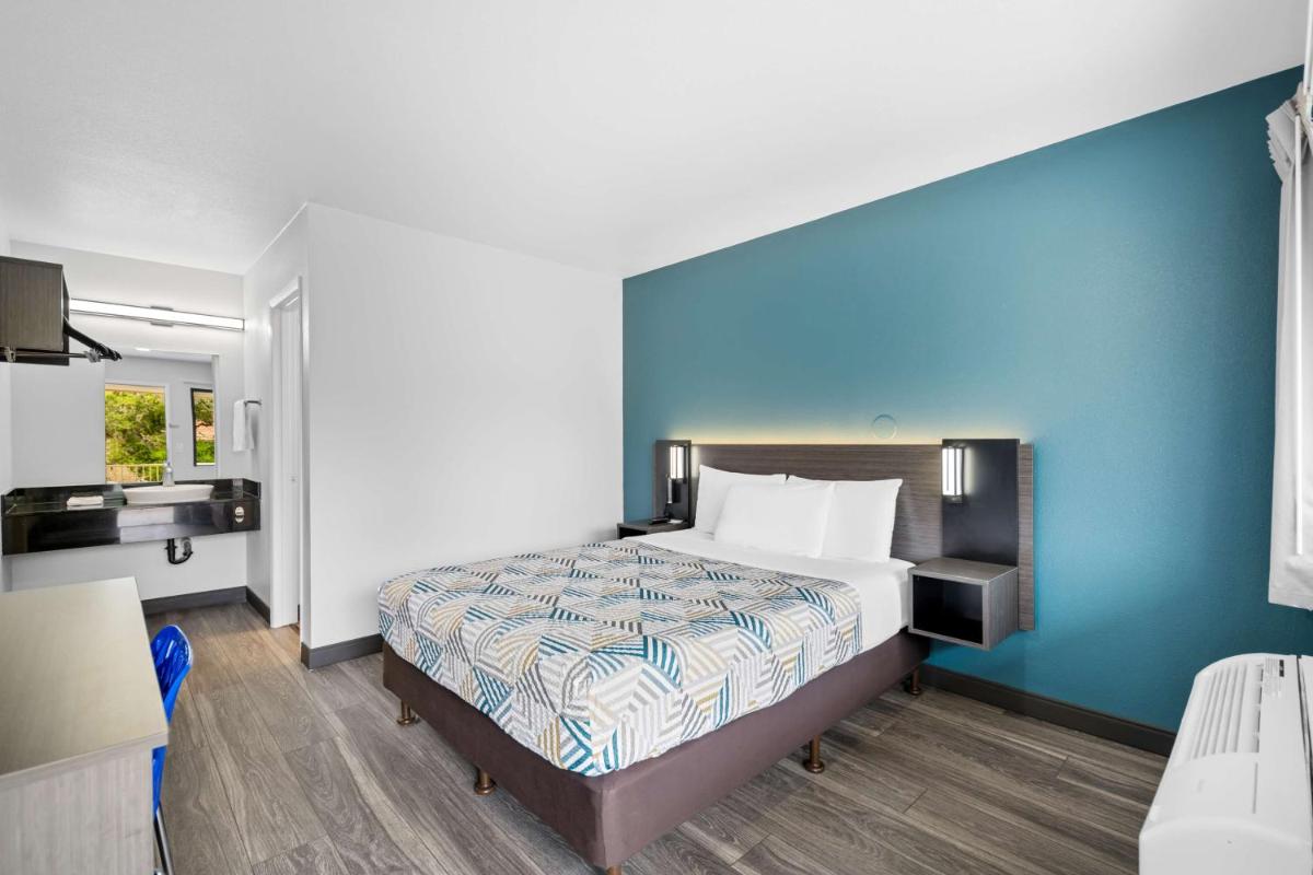 Motel 6-Monterey CA - image 6