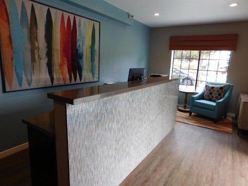Wave Street Inn - image 11