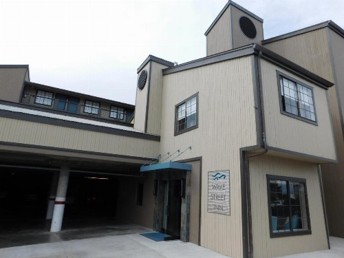 Wave Street Inn - image 14