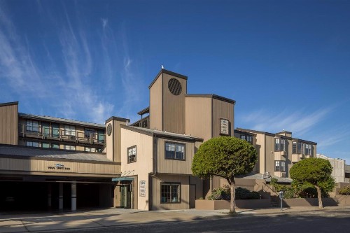 Wave Street Inn - image 2