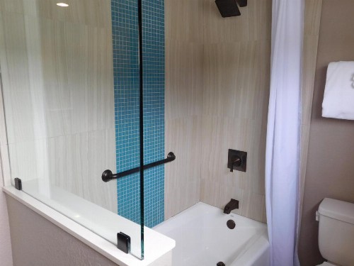 Wave Street Inn - image 22