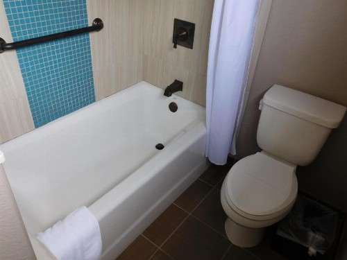 Wave Street Inn - image 23