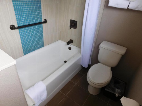 Wave Street Inn - image 24