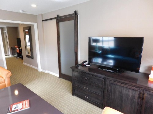 Wave Street Inn - image 36