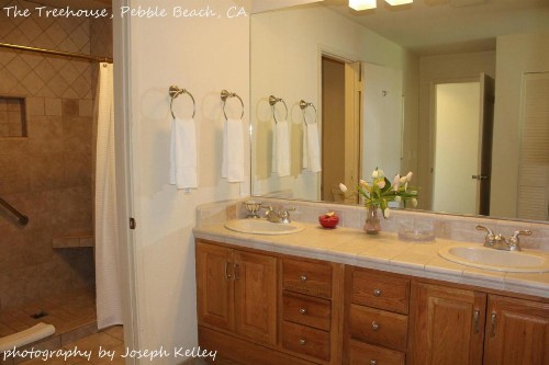 Pebble Beach Tree House Views of the Ocean Vaulted Ceilings Close to Everything - image 10
