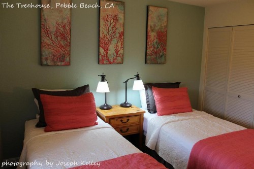 Pebble Beach Tree House Views of the Ocean Vaulted Ceilings Close to Everything - image 7
