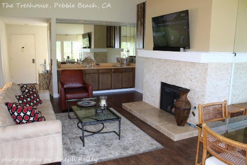Pebble Beach Tree House Views of the Ocean Vaulted Ceilings Close to Everything - image 8