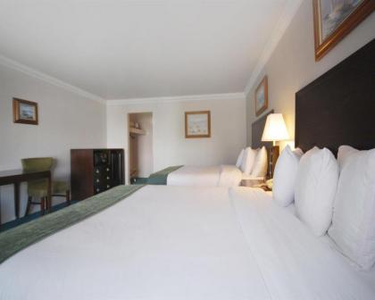 Cannery Row Inn - image 10