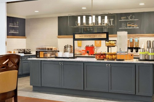 Hampton Inn & Suites Montgomery-EastChase - image 2