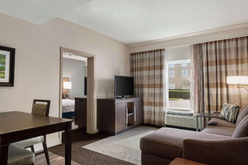 Hampton Inn & Suites Montgomery-EastChase - image 23