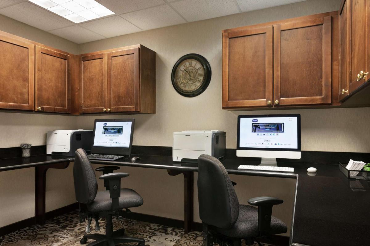 Hampton Inn & Suites Montgomery-EastChase - image 7