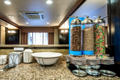 Hampton Inn & Suites Montgomery-Downtown - image 23