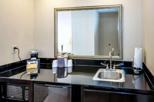 Hampton Inn & Suites Montgomery-Downtown - image 50